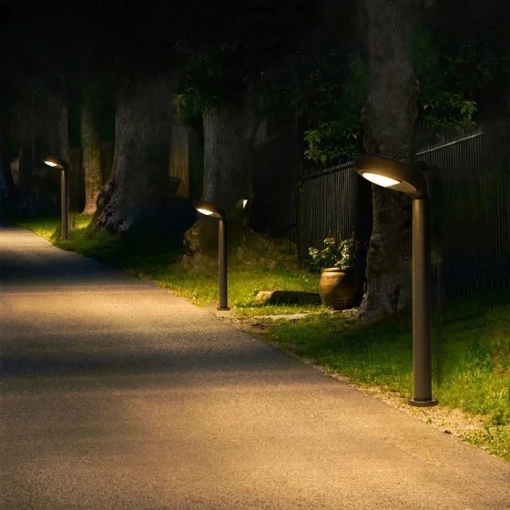 Modern Solar Pathway Light Waterproof LED Outdoor Bollard Lamp for Garden Patio Yard